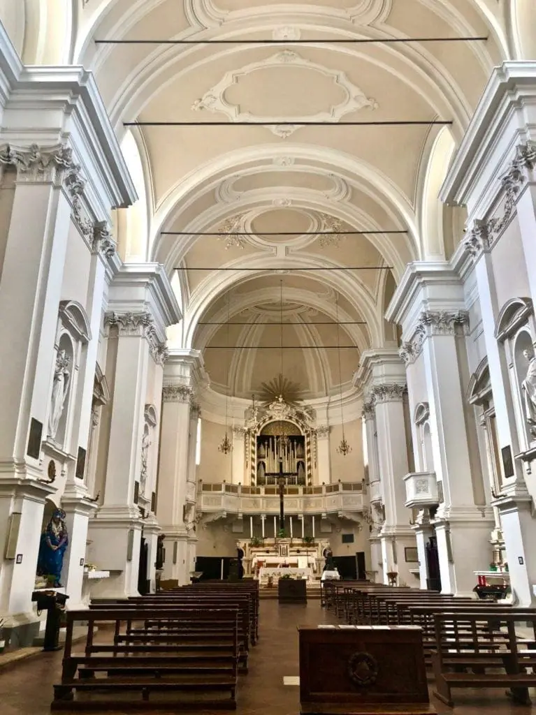 Interior montepulciano cathedral italy theroadtaken2