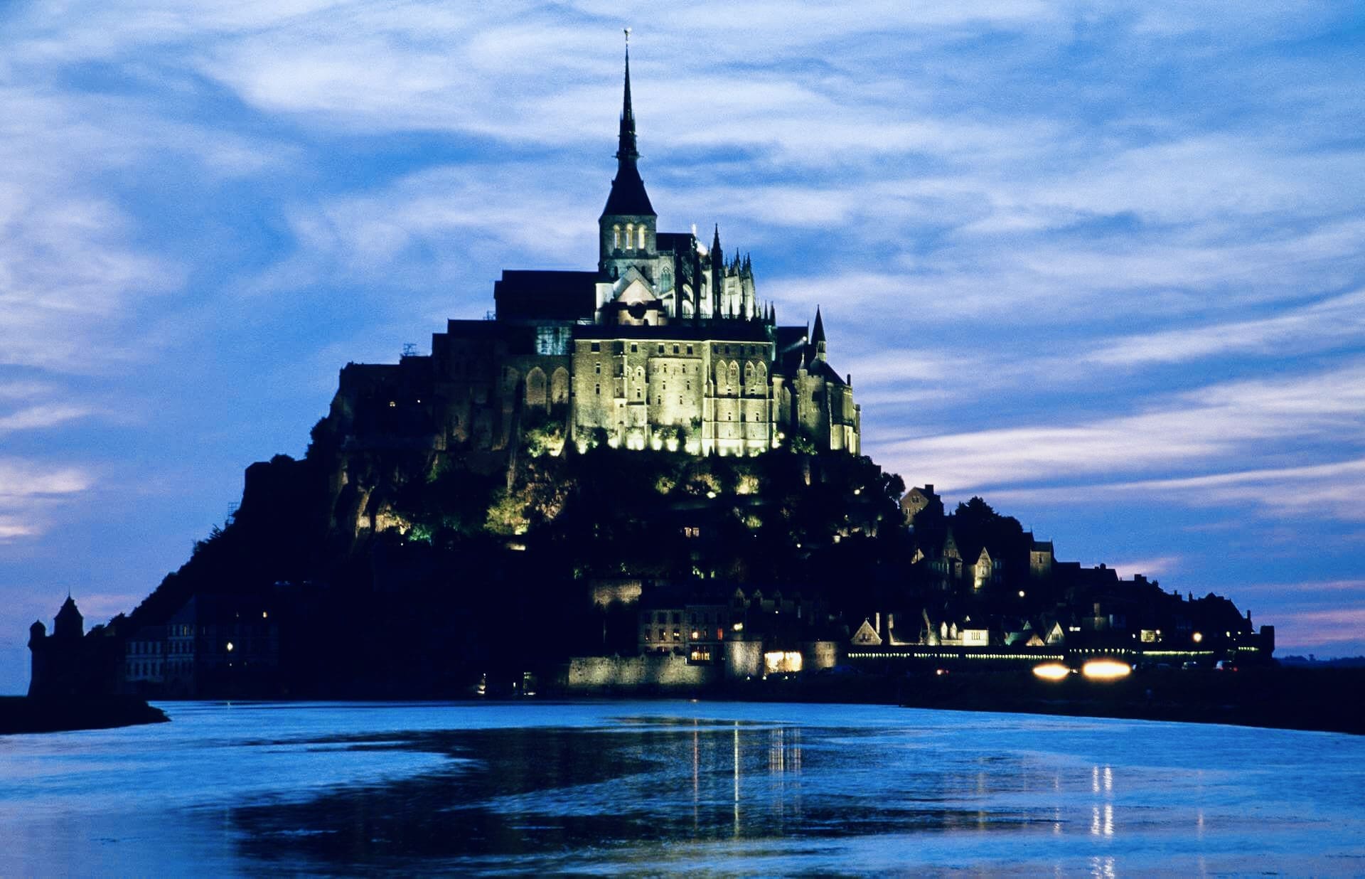 Mont saint michel sunset