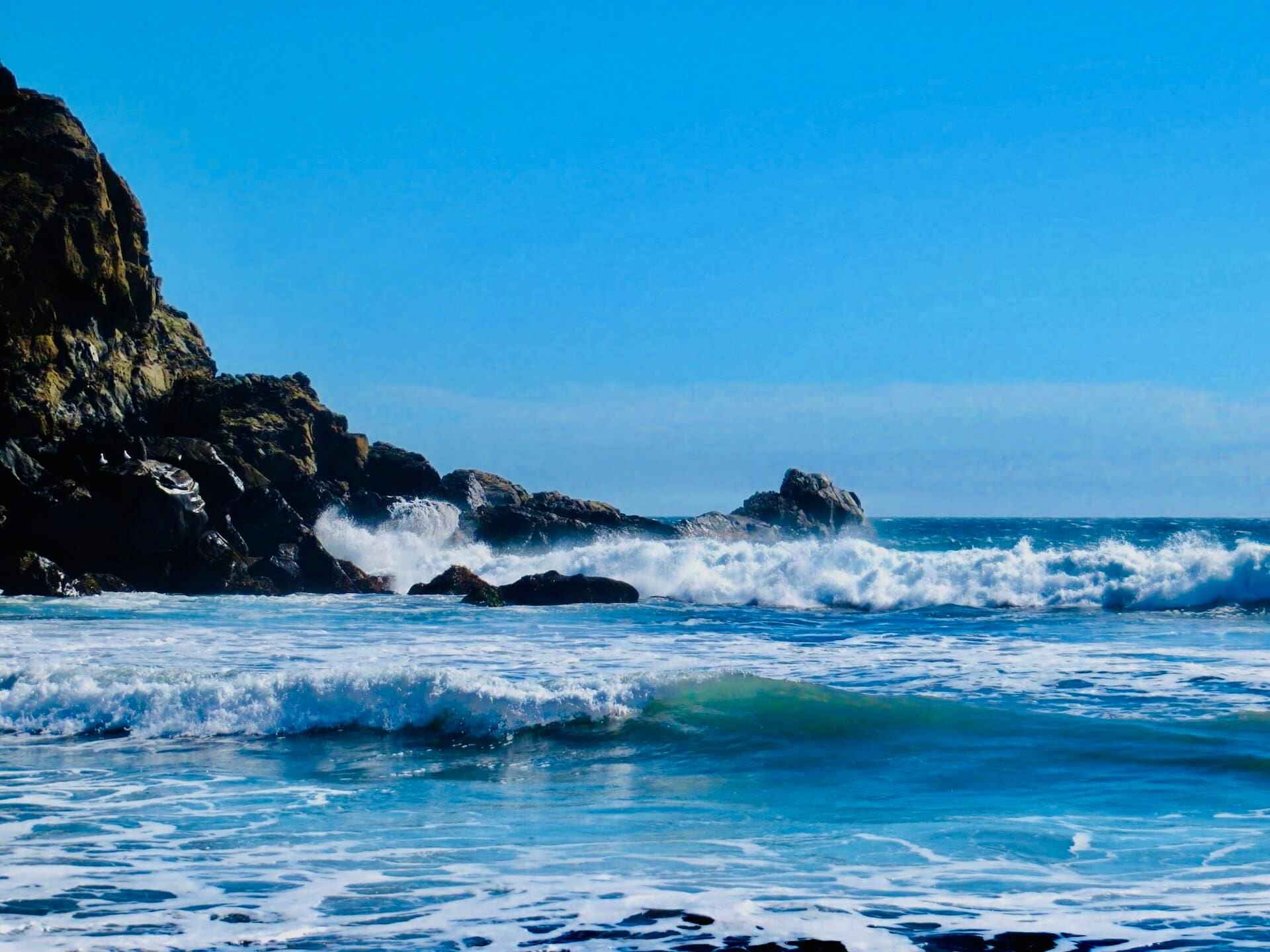 Ocean waves at pfeiffer beach