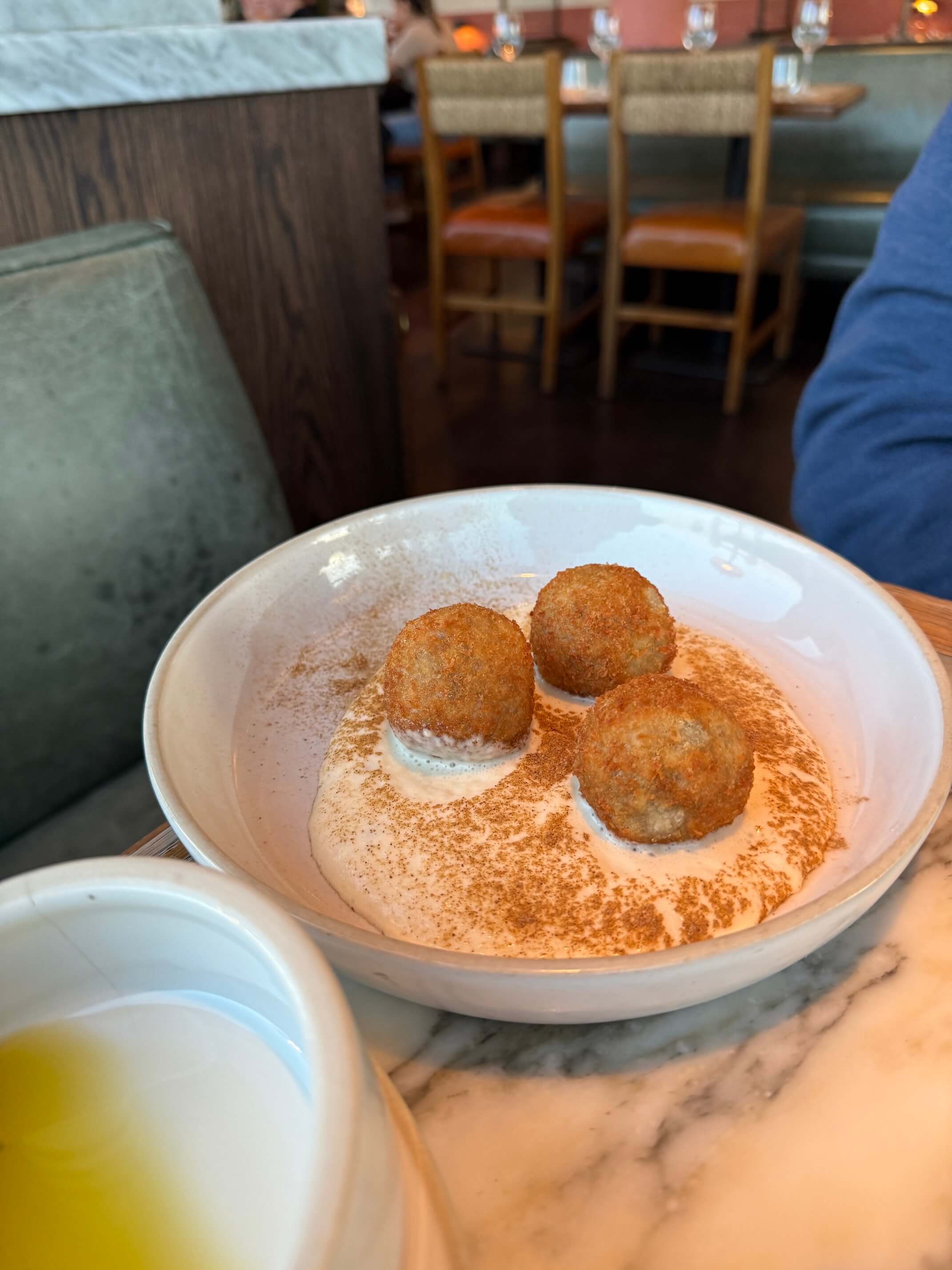 Afternoon Tea and Tower Bridge Views: Our First Day Exploring London 9 arancini tavolino london