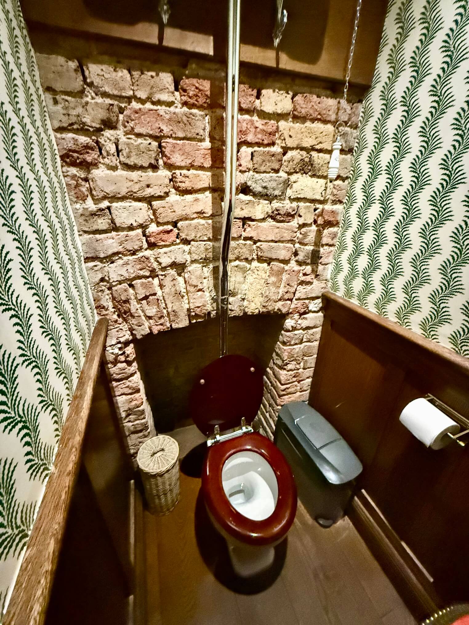 fox and pheasant pub london fireplace loo