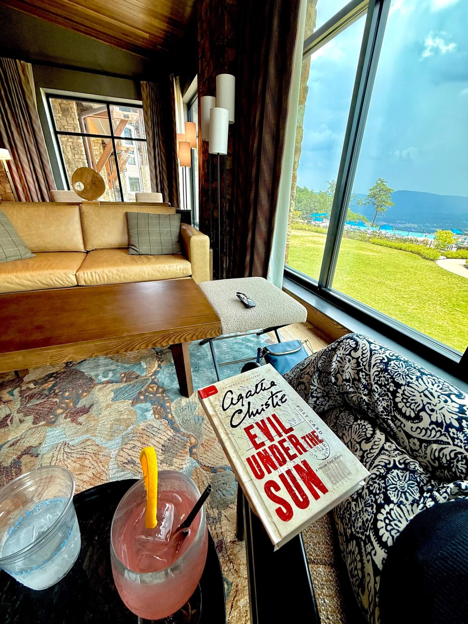 cloudland resort library lounge