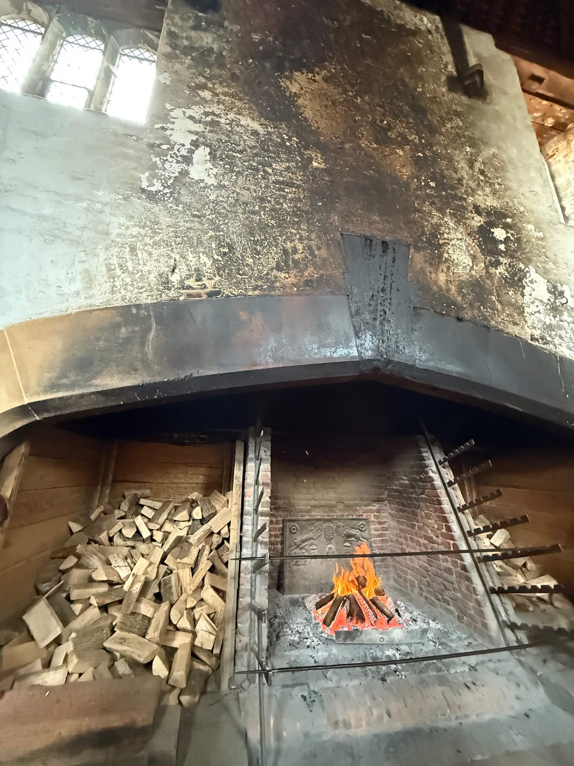 hampton court palace kitchen fireplace