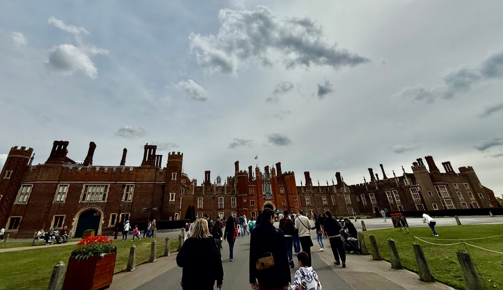 hampton court palace day trip from london