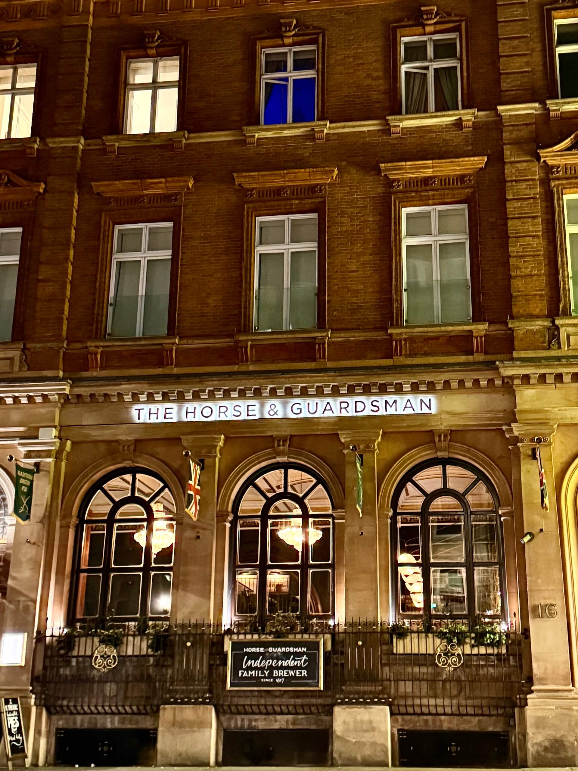 the horse and guardsman london pub