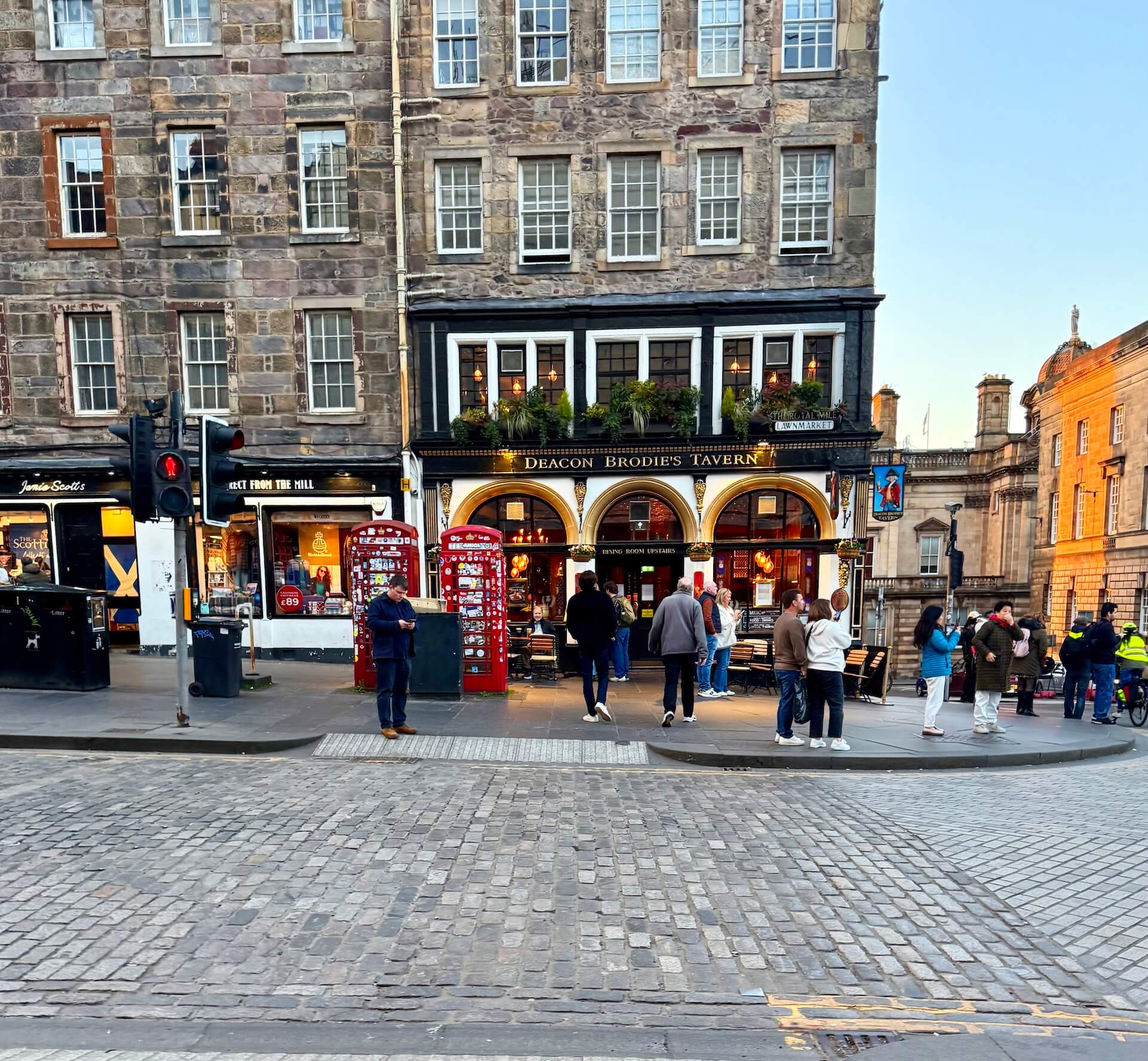 deacon brodie's tavern royal mile edinburgh scotland