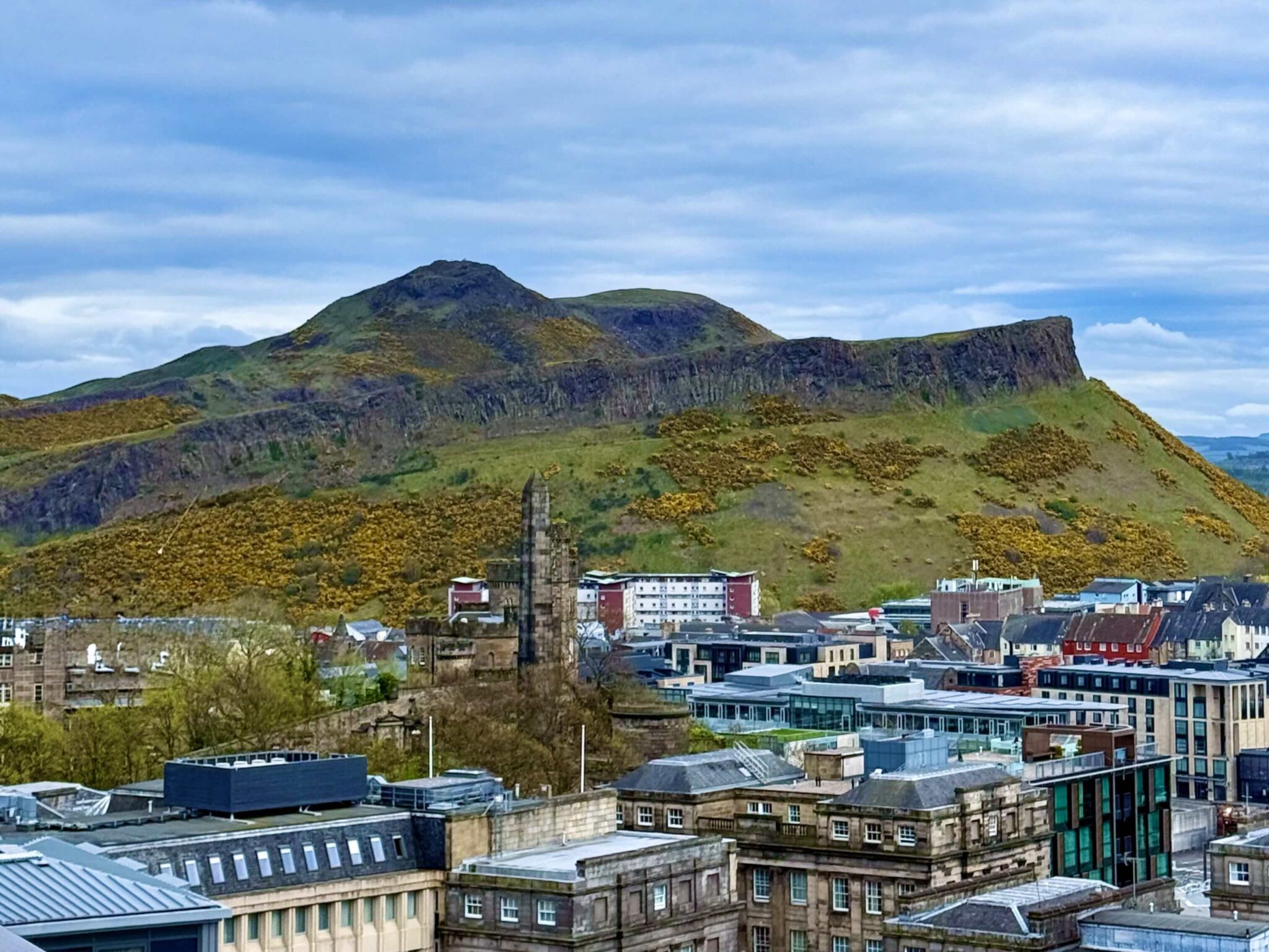 arthurs seat edinburgh scotland-min