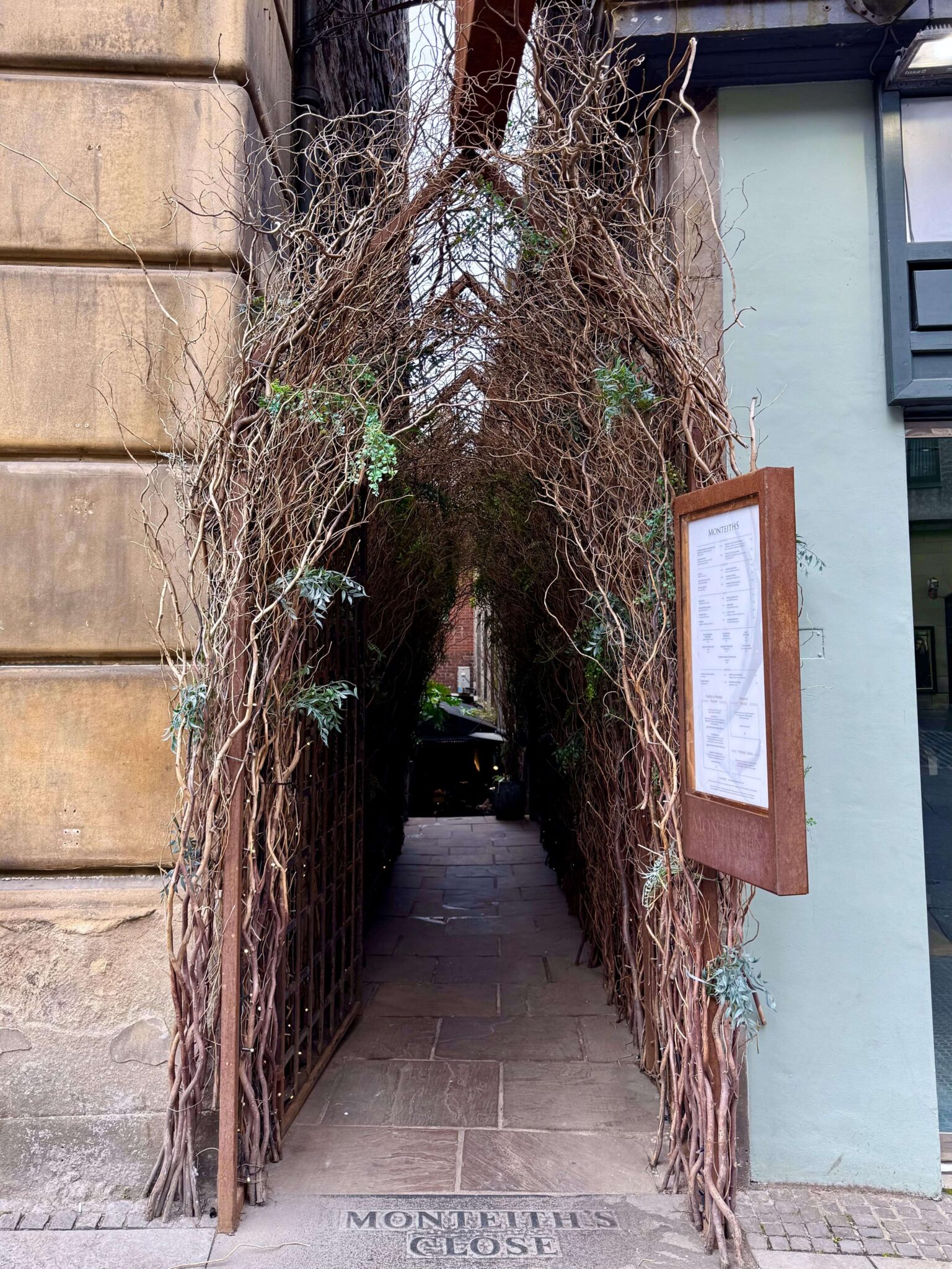 monteiths close edinburgh royal mile