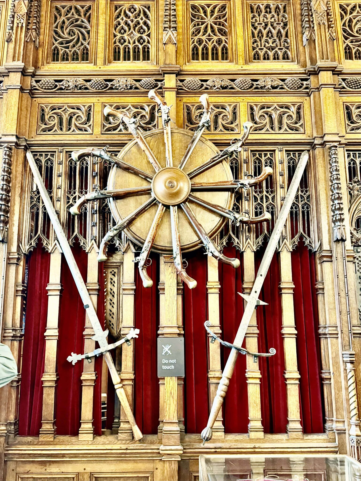 swords weaponry edinburgh castle-min