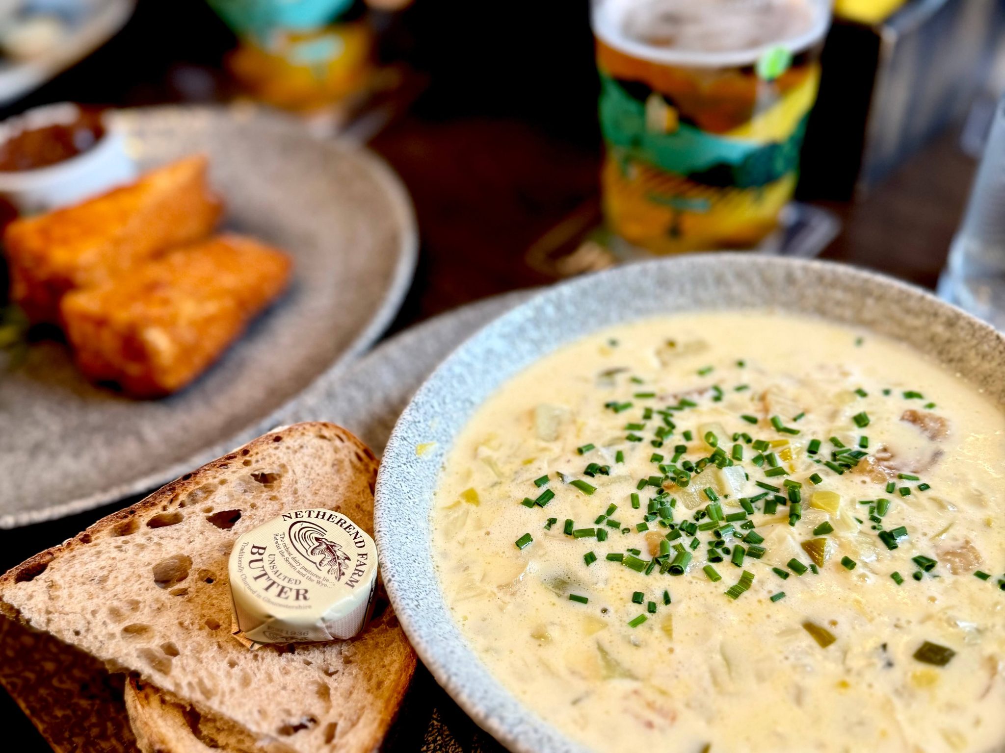 cullen skink soup with bread